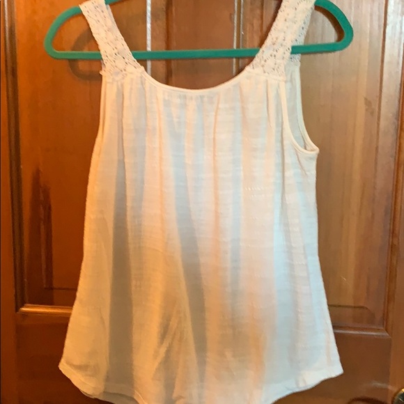 White sleeveless top - Picture 2 of 5